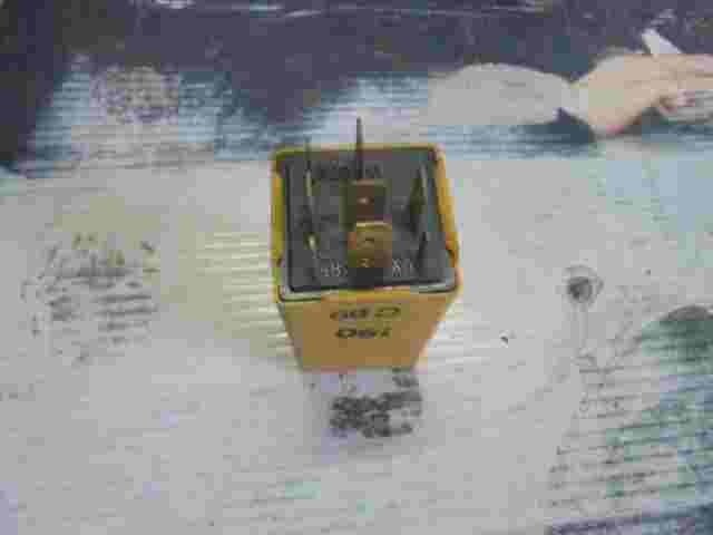 Volvo 740 940 3523806 Hella 5DA00405406 5DA 004 054-06 relè