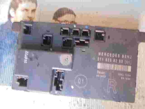 Unidad de control de la puerta Mercedes E Class W211 2118208285 Q1 (00) R TEMIC