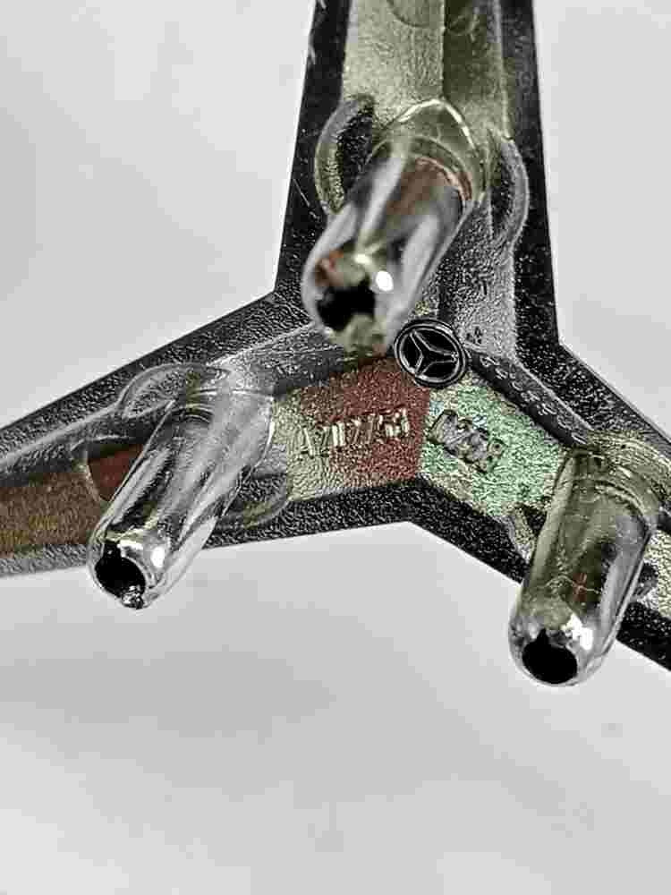 Emblema Mercedes-Benz W202 A2027580258 A 202 758 02 58 7.cm