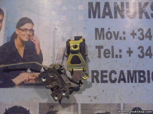  Cerradura puerta delantera derecha Mitsubishi Pajero Montero MB422954 152800 