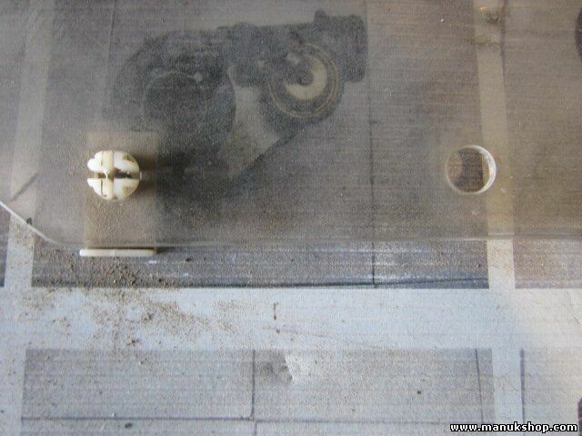 Vetro porta anteriore sinistra NISSAN Terrano 43R00033 M283AS2DOT20