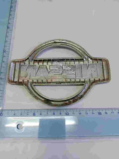 Emblema  Nissan Atleon 990819X000 99081-9X000 2765W01 17cm.