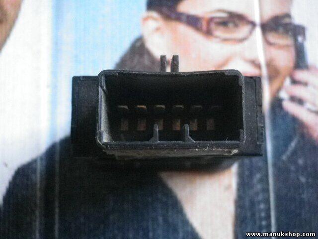 Interruptor apertura tapa depósito portón trasero Kia Sorento 2003 623W02150