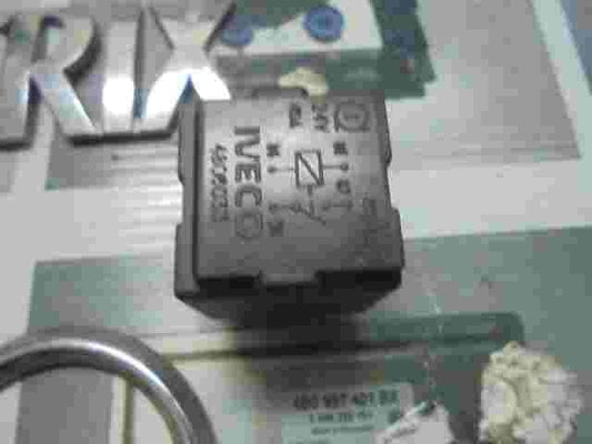 Relé de arranque Iveco EuroCargo I-III Stralis 24V 40A 4806033 69810 698.10