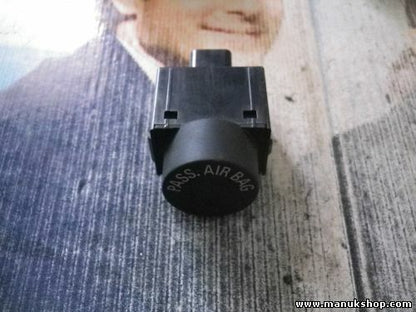 Airbag interruptor Mitsubishi Pajero Sport Montero K90 2.5 TD 73 KW, 8150A006