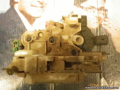 Serratura porta anteriore destra Nissan PickUp TD21 1988-1996