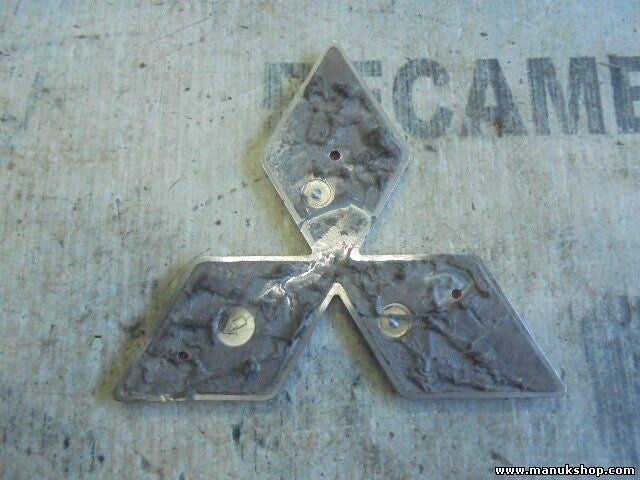 Emblema trasero Mitsubishi Diamante Galant MR441367