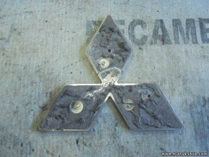 Emblema trasero Mitsubishi Diamante Galant MR441367