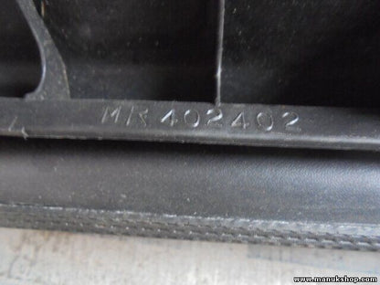 Guantera Mitsubishi Pajero Montero MR402402