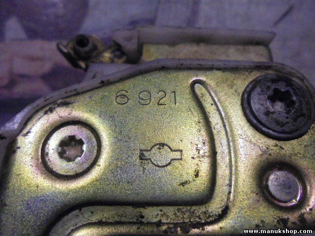  Cerradura puerta delantera izquierda  Nissan PickUp TD21 1988–1996