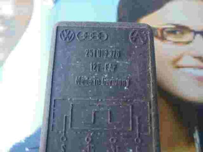 Relé de control  VW Volkswagen Golf II 251919376 12V EAP Nr.43
