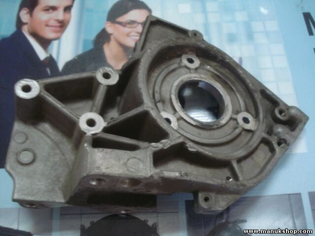 Soporte de la bomba de inyección  Renault Kangoo 8200065829 8 200 065 829