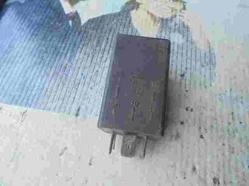 Relè pompa carburante Opel Kadett E Ascona C 90124673 SIEMENS 5WK2203