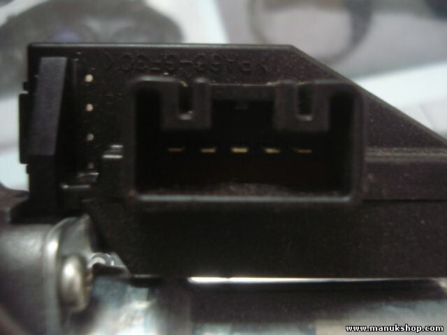 Motor del limpiaparabrisas trasero Toyota Avensis VERSO 851300F030 2596001730