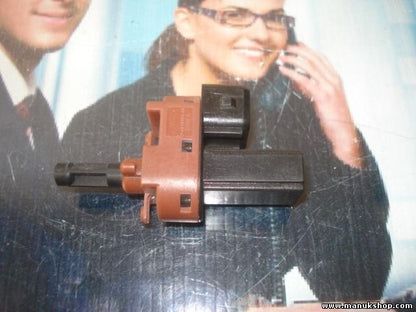 Cambie el conmutador de pedal de embrague Ford Fiesta IV 1.4 TDCI 2S6T7C534AA