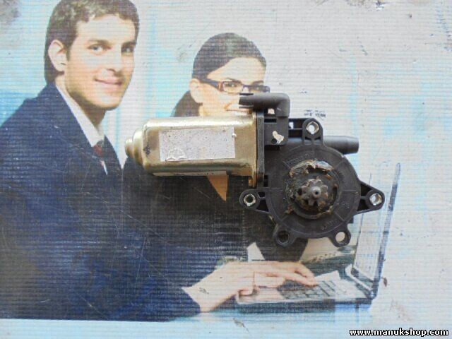 Motor elevalunas trasero izquierdo Land Rover Discovery II LJ, 9926891009470