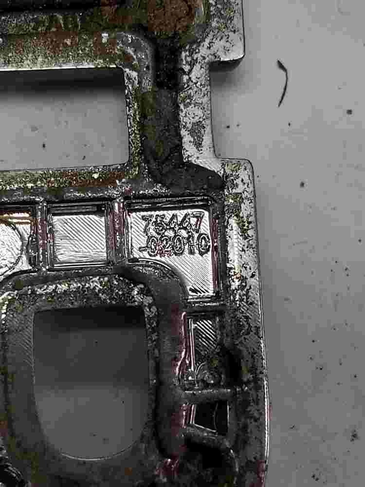 Emblema Toyota Corolla E12 Avensis T250 D-4D 7544702010 75447-02010 7,4 cm.