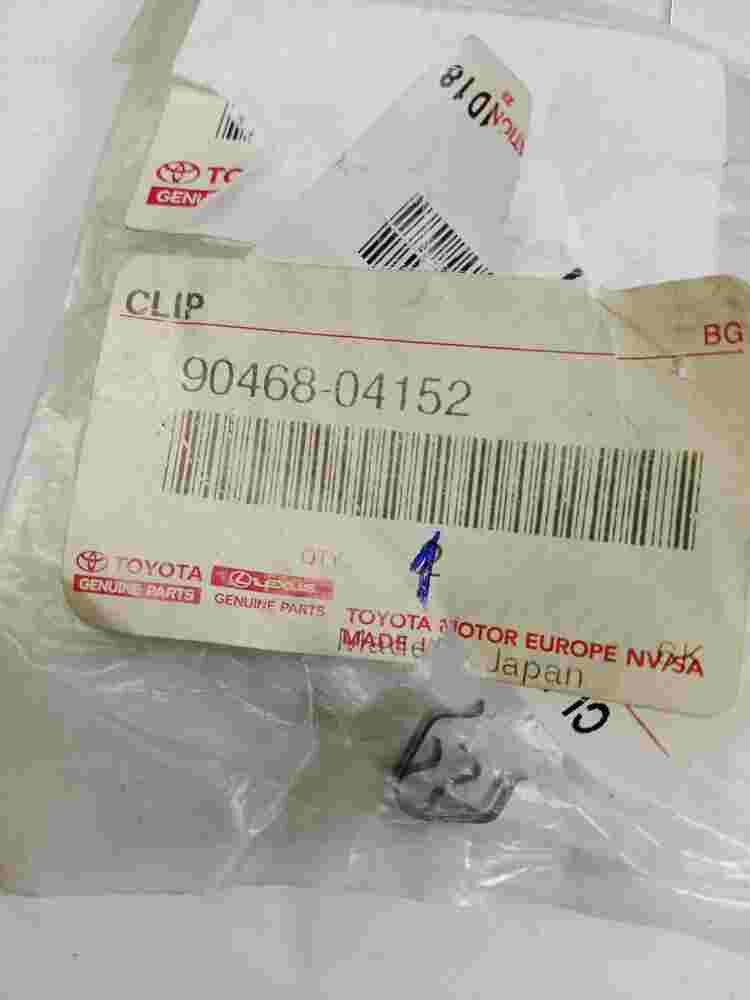 Clip  Toyota Lexus ES300 SC300 SC400 9046804152 90468-04152