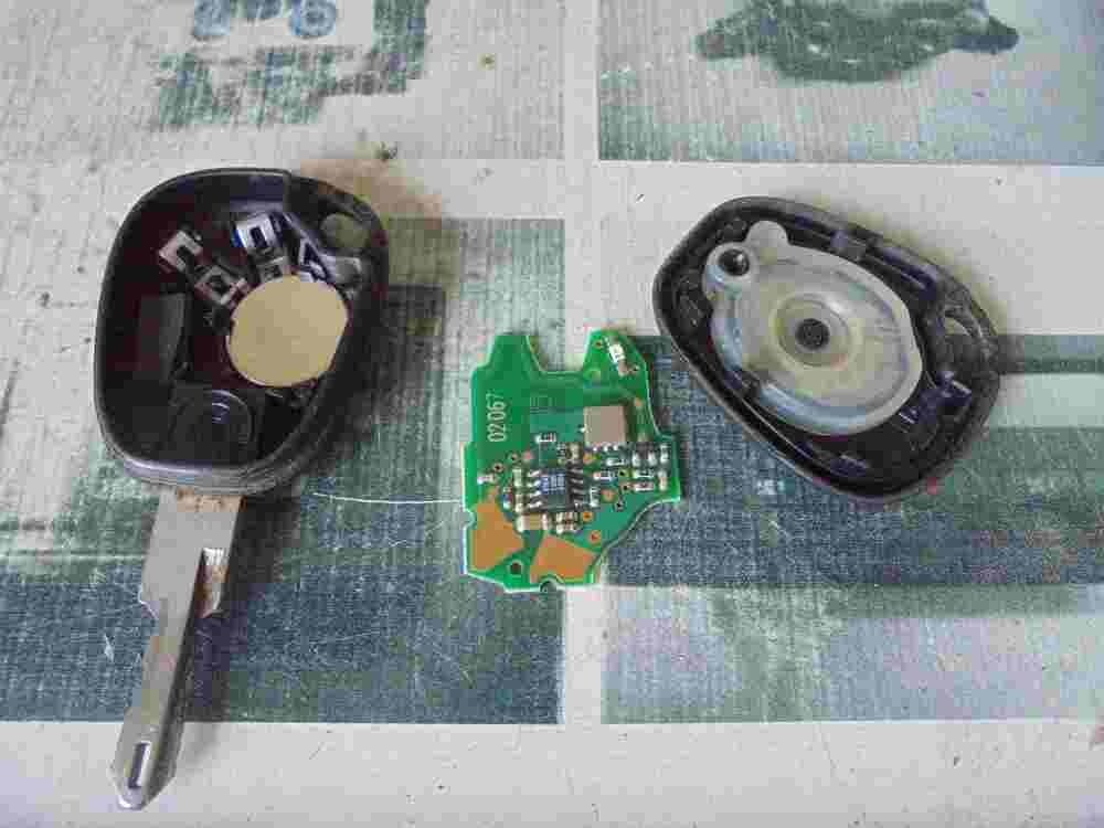 mando control remoto  Renault S108627BN0
