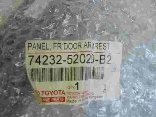 Panel Front Armrest Door / Toyota Yaris LH 7423252020B2 74232-52020-B2