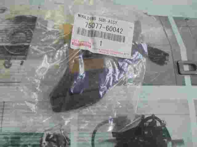 Sub Assembly Rear Door Molding  Toyota Land Cruiser 120 Prado 7507760042