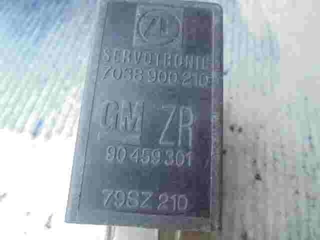 Relé Dirección asistida Servotronic Opel Omega B GM ZR 90459301 7038900210