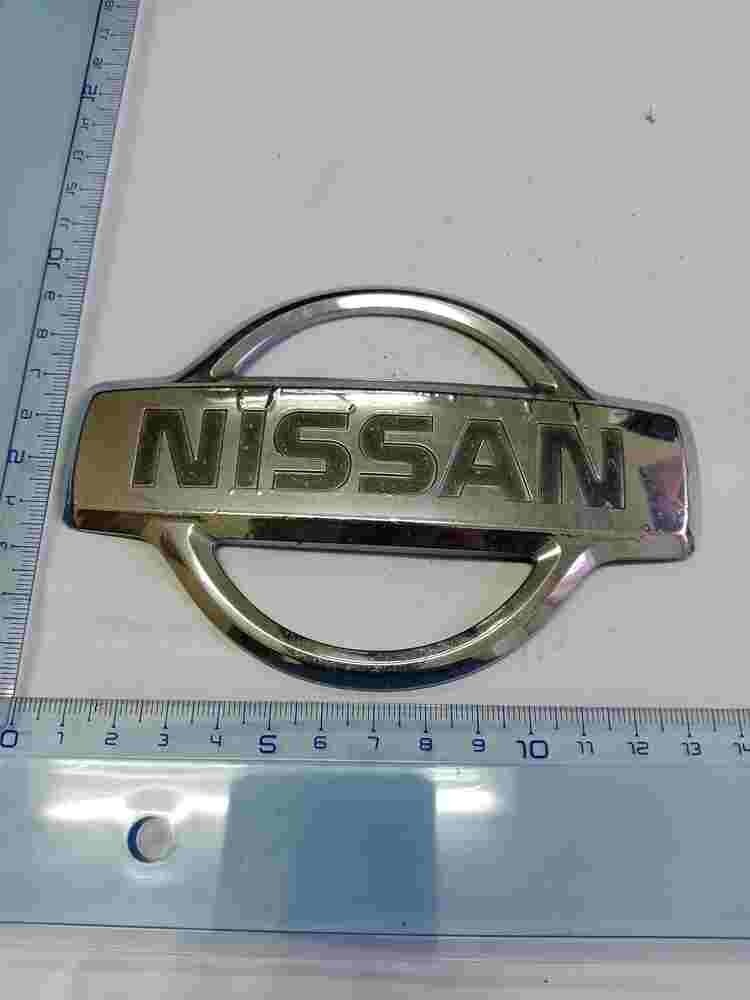 Emblema Nissan Almera 628904M500 62890-4M500 13 cm.