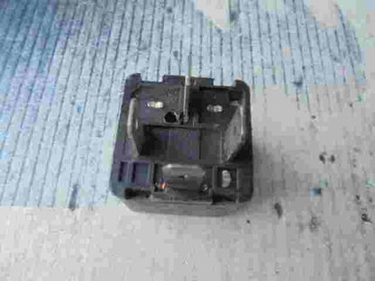 BMW E21 E30 E12 E28 E23 61311372537 61.31-1372 537 HELLA 00351005