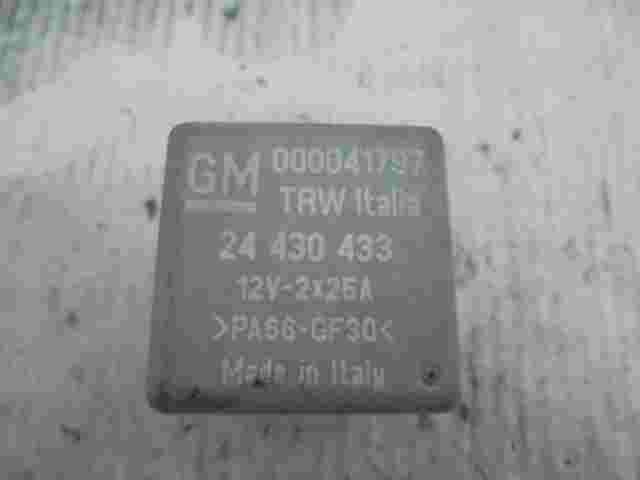 Relé Opel Corsa C 24430433 GM 24 430 433 000041797 TRW 12V-2X25A