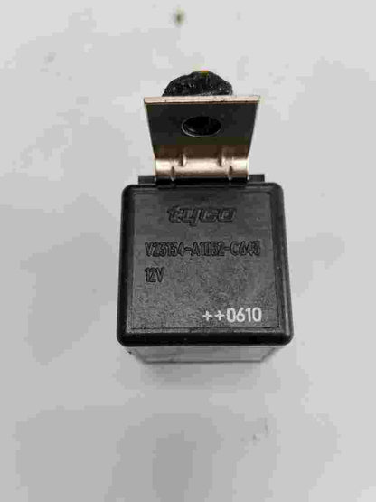 Relés de potencia  Toyota Hiace II Tyco V23134A1052C643 V23134-A1052-C643 12V