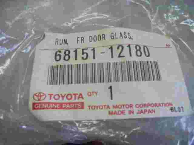Vetro porta anteriore funzionante Toyota Corolla E11 6815112180 68151-12180