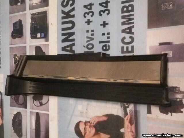 Estriberas taloneras acero trasero derecho Mercedes-Benz 1406800435 140 680 0435