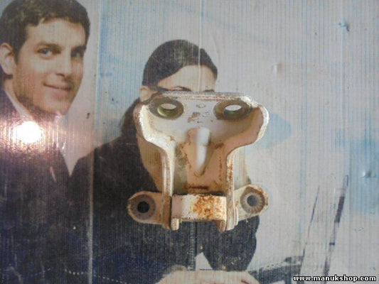 Bisagra de la puerta trasera derecha arriba  Nissan Pick-up D22 88 KW, 120 PS