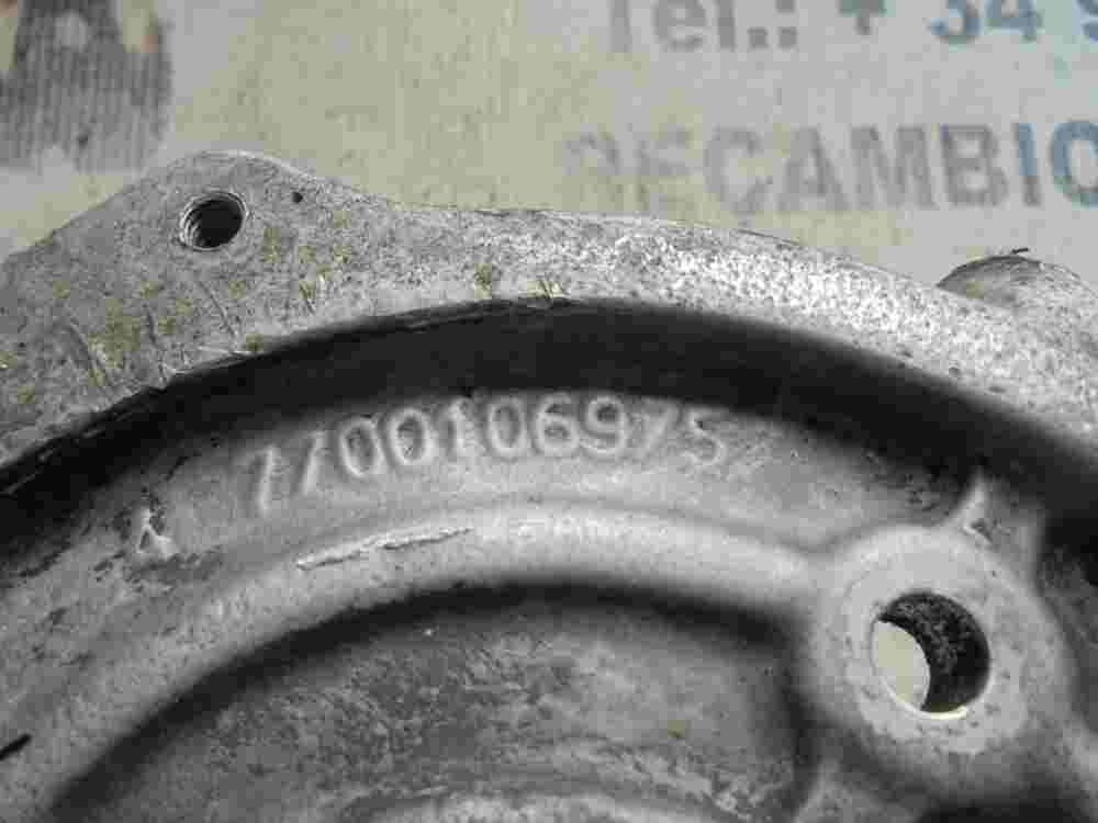 Soporte de la bomba de inyección Renault Kangoo Megane 7700106975