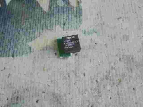 Relé  BMW GM5 Tyco V23084C2002A403 V23084-C2002-A403 024831D