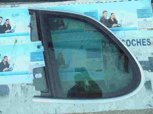 Triángulo Cristal de la puerta trasero izquierdo Porsche  Cayenne  7L5845297BA 