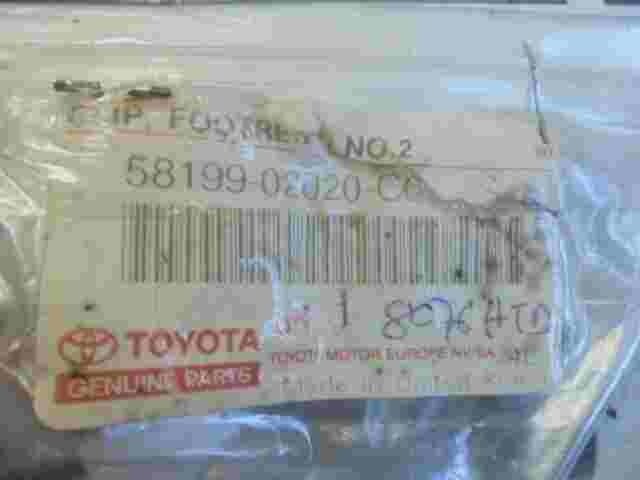 Poggiapiedi clip n. 2 Toyota Auris 5819902020C0 58199-02020-C0