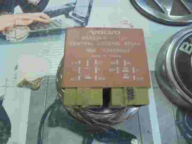 Relé cierre centralizado Volvo V40 850 960 S90 V90 6849364 Valeo 73606002 12V