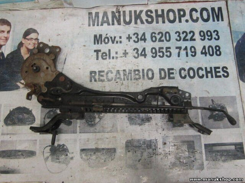 Guía de asiento derecho lado izquierdo Nissan Terrano 100 CV 87320EB002