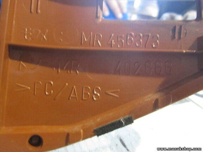 Consola central Mitsubishi Pajero MR456373 MR 456 373 MR.456.373 MR402666