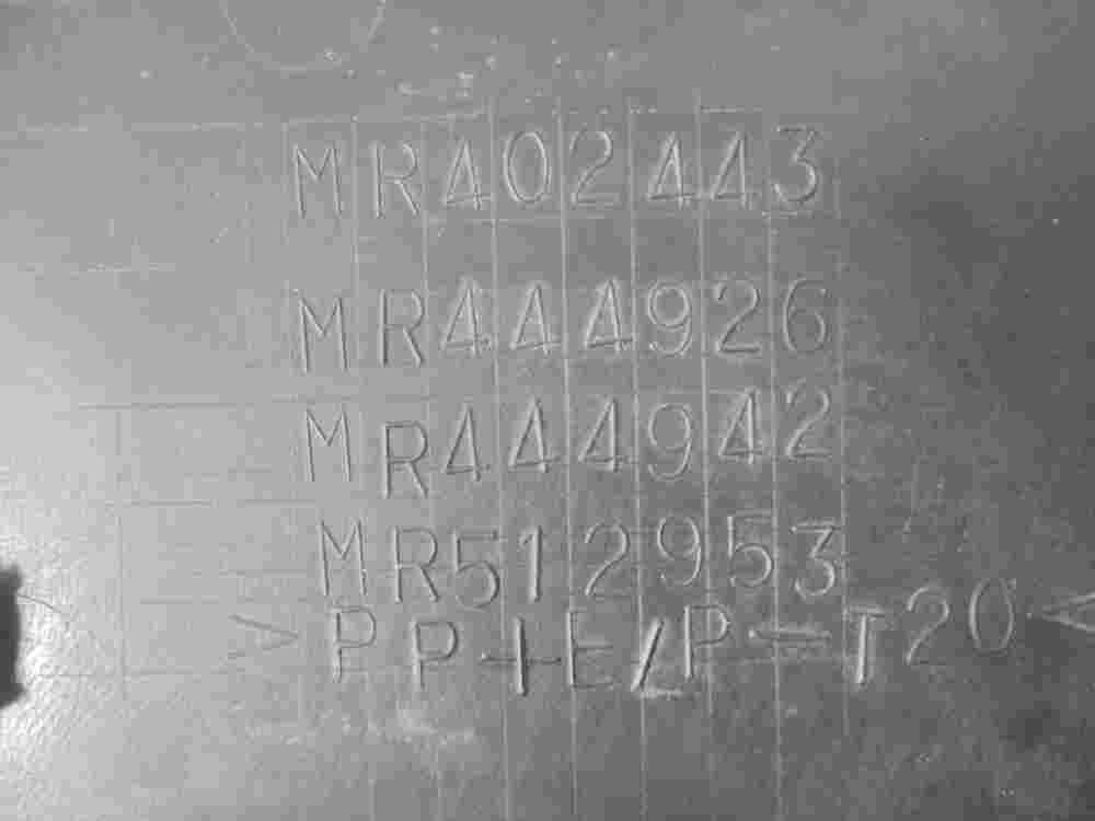 Cierre del capó Mitsubishi Pajero MR402443 MR444926 MR444942 MR512953