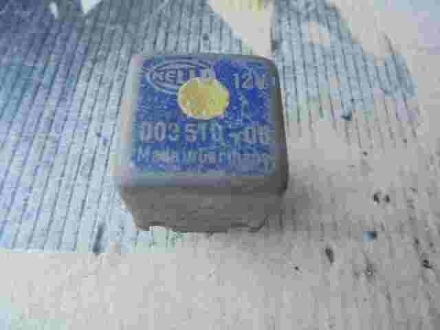 Relé  BMW E21 E30 E12 E28 E24 E23 61311372537 61.31-1372 537 HELLA 00351005