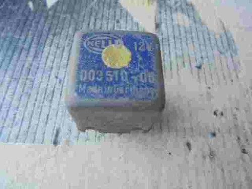 Relé  BMW E21 E30 E12 E28 E24 E23 61311372537 61.31-1372 537 HELLA 00351005