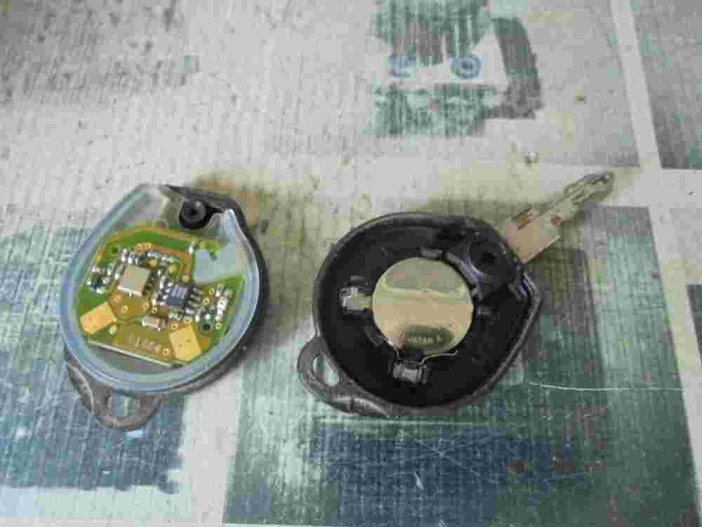 Alojamiento de la llave de control remoto inalámbrico Peugeot S108231DN0