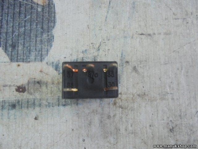 Relé Opel Astra J Zafira C 2010 GM 13500128