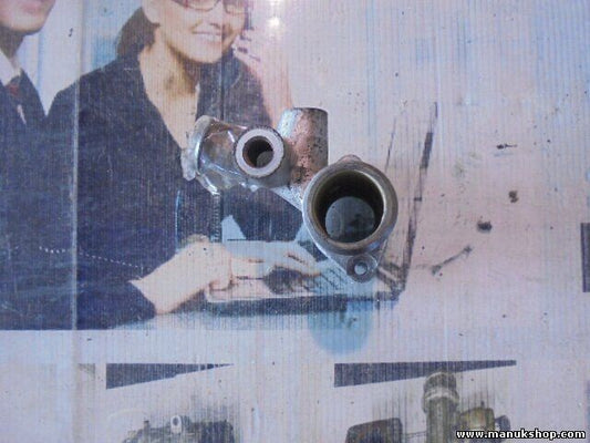 Caja del termostato Land Rover Freelander LN 2.0 TD4 2000/11-2006/10 PEQ100570