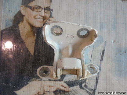 Bisagra de la puerta trasera derecha arriba Nissan Terrano II R20  85 KW, 116 PS