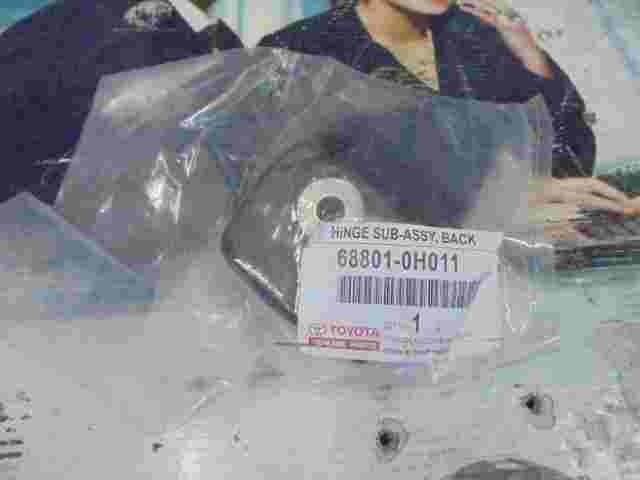 Hinge Sub-Assy Back Door RH  Toyota Aygo 688010H011 68801-0H011