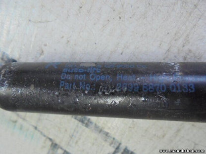 Portón Trasero amortiguador Tata Safari 4X4 269988700133 2699 8870 0133