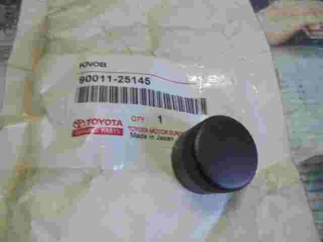 Knob  Toyota Avensis 9001125145 90011-25145